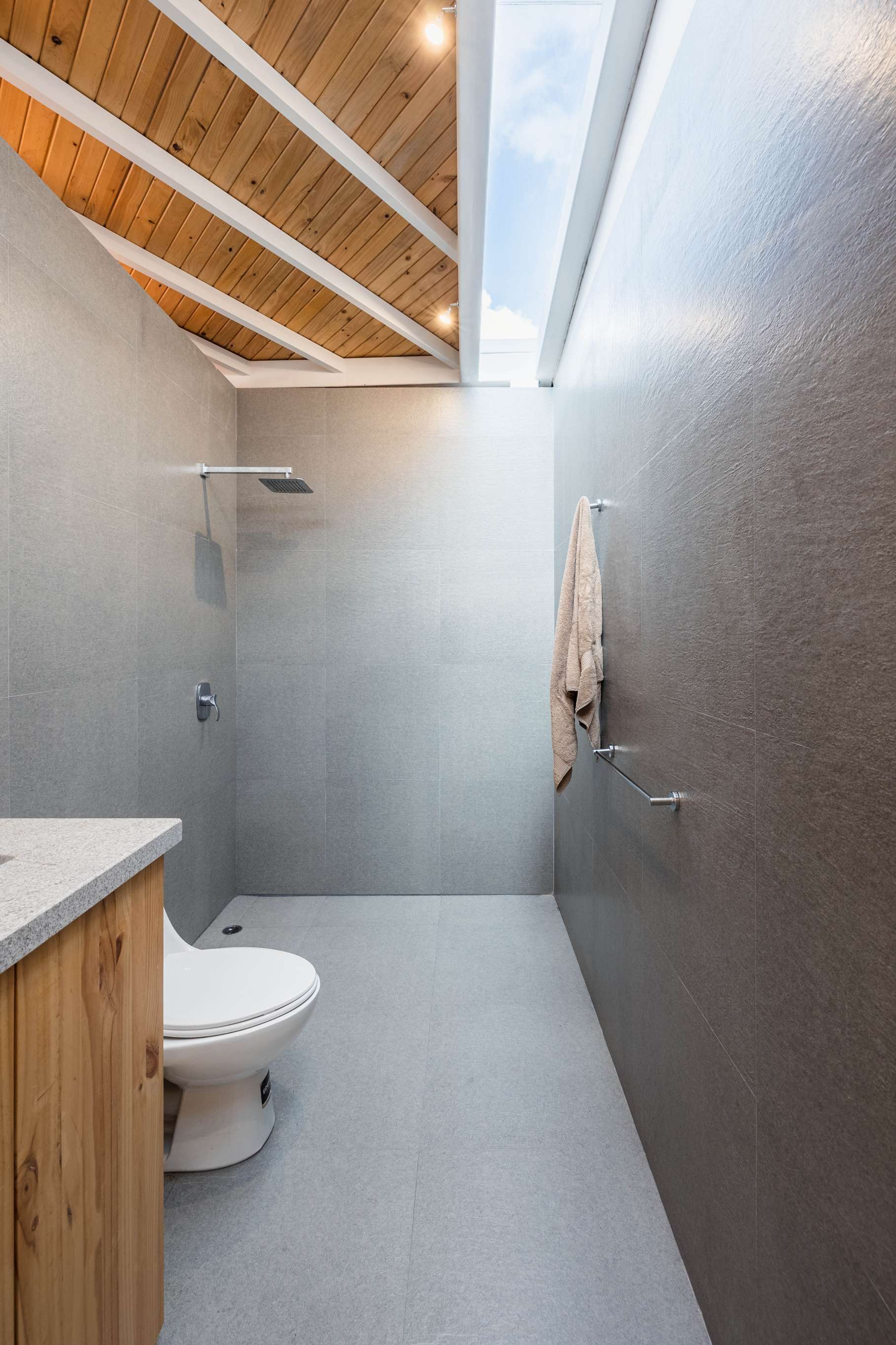 Upper level circulation framing mountain views